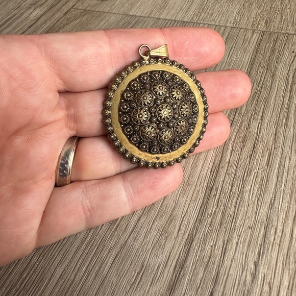 Vintage Stamped Metal Pendant with intricate Daisy design - Picture 7 of 7